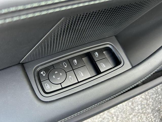 Photo of 2025 Oak Porsche Taycan