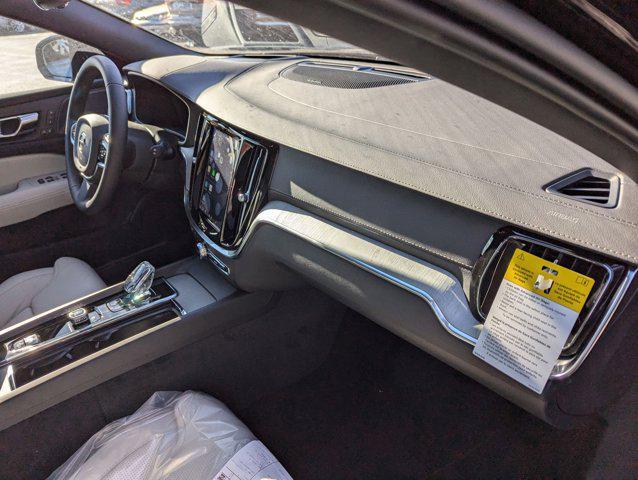 Photo of 2025 Onyx Black Metallic Volvo V60 Cross Country