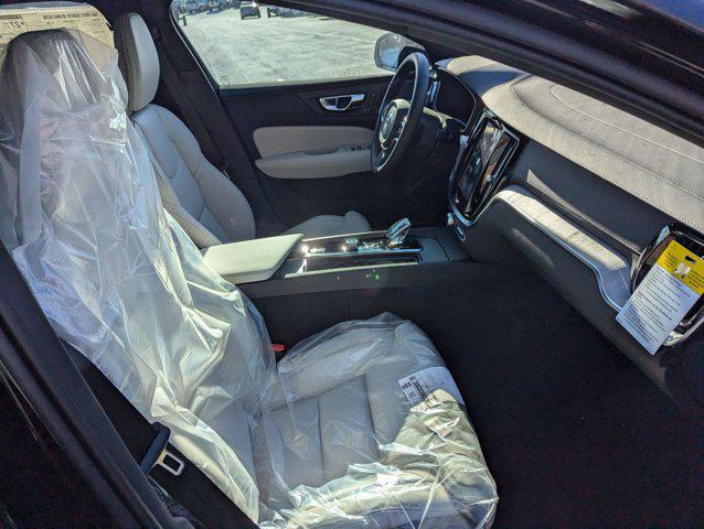 Photo of 2025 Onyx Black Metallic Volvo V60 Cross Country