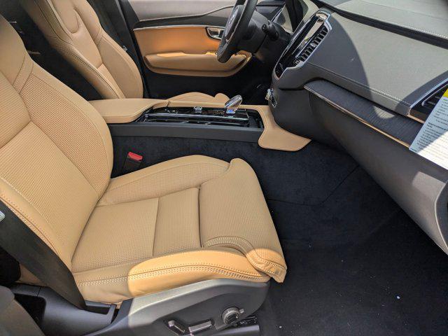 Photo of 2025 Crystal White Metallic Volvo XC90