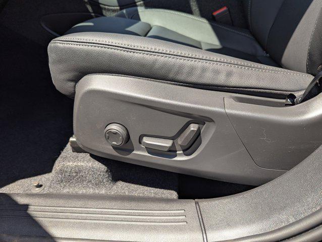 Photo of 2025 Onyx Black Metallic Volvo XC40