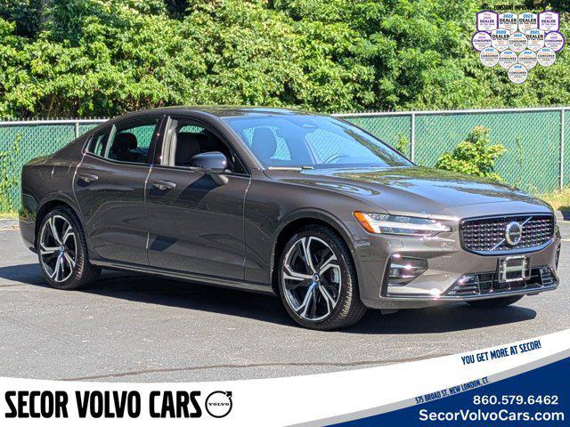 Photo of 2024 Platinum Gray Metallic Volvo S60