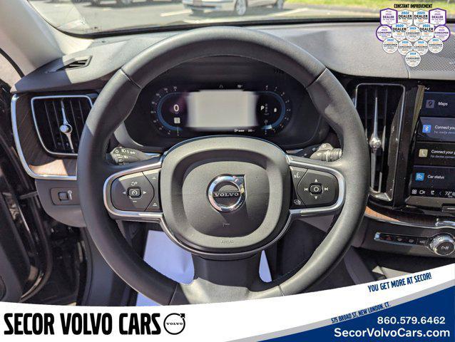 Photo of 2022 Onyx Black Metallic Volvo XC60