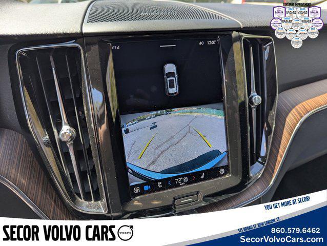 Photo of 2022 Onyx Black Metallic Volvo XC60