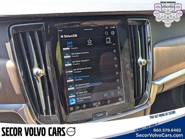 Photo of 2022 Crystal White Metallic Volvo S90