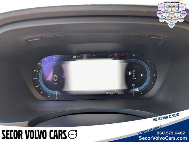 Photo of 2022 Crystal White Metallic Volvo S90