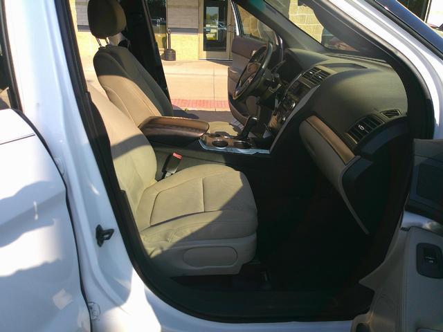 Photo of 2014 Oxford White Ford Explorer