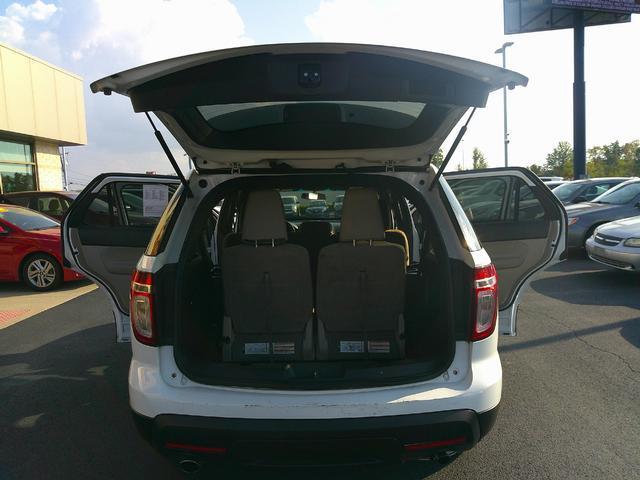 Photo of 2014 Oxford White Ford Explorer