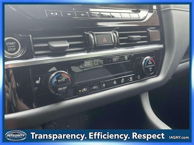 Photo of 2023 Pearl White Tricoat Nissan Pathfinder