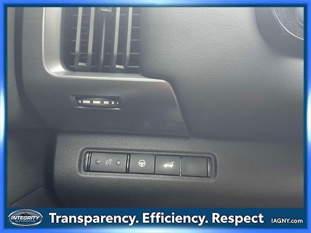 Photo of 2023 Pearl White Tricoat Nissan Pathfinder