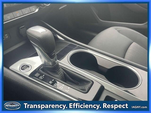 Photo of 2024 Pearl White Tricoat Nissan Altima