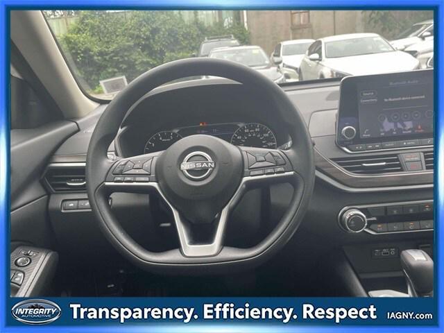 Photo of 2024 Pearl White Tricoat Nissan Altima