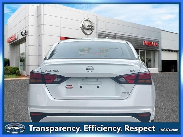 Photo of 2024 Pearl White Tricoat Nissan Altima