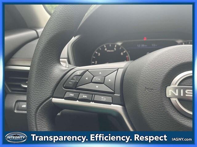 Photo of 2024 Pearl White Tricoat Nissan Altima