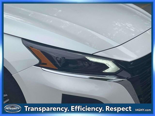 Photo of 2024 Pearl White Tricoat Nissan Altima