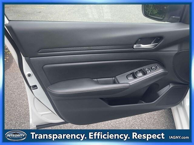 Photo of 2024 Pearl White Tricoat Nissan Altima