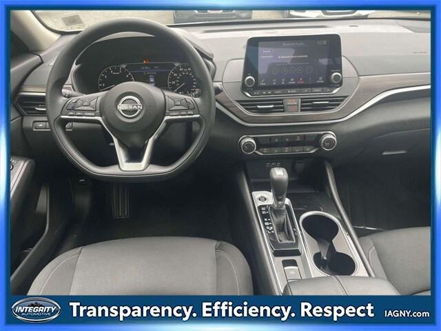 Photo of 2024 Pearl White Tricoat Nissan Altima