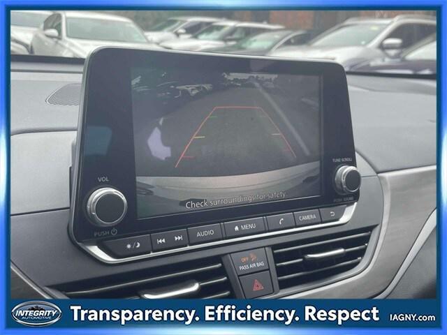 Photo of 2024 Pearl White Tricoat Nissan Altima