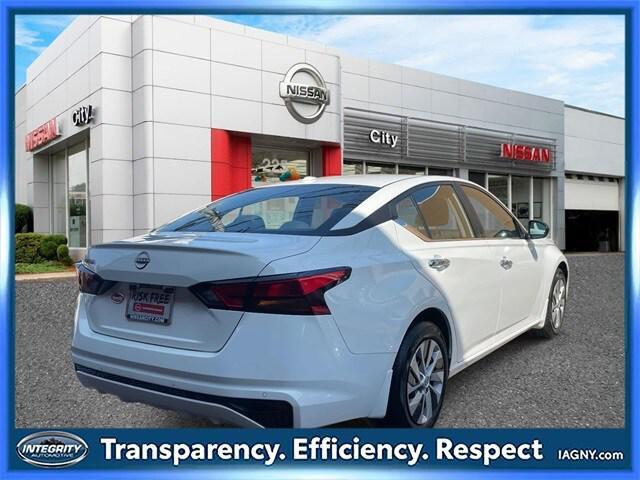 Photo of 2025 Glacier White Nissan Altima