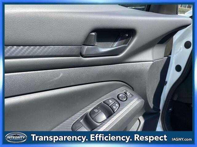 Photo of 2025 Glacier White Nissan Altima