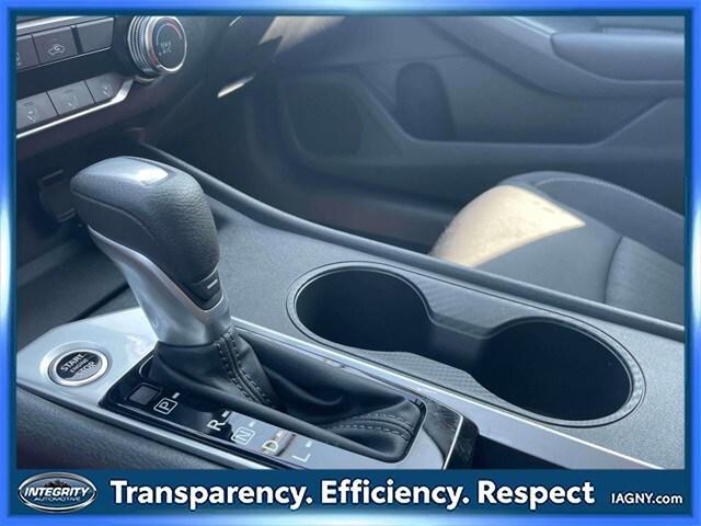 Photo of 2025 Glacier White Nissan Altima