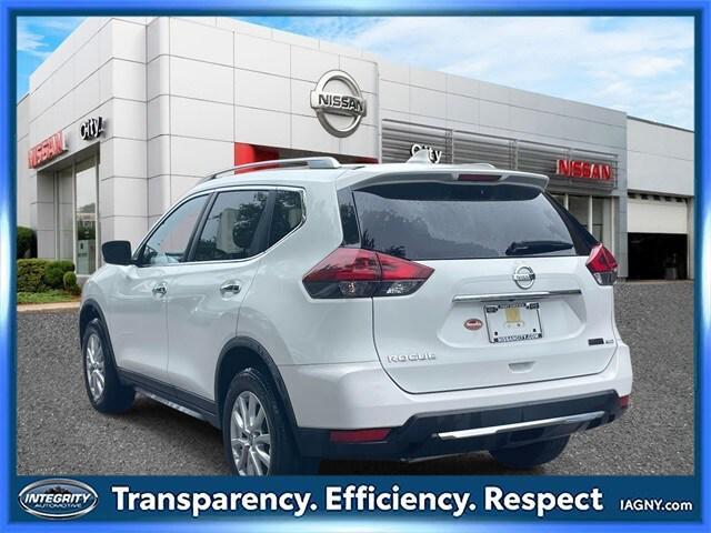 Photo of 2020 Glacier White Nissan Rogue
