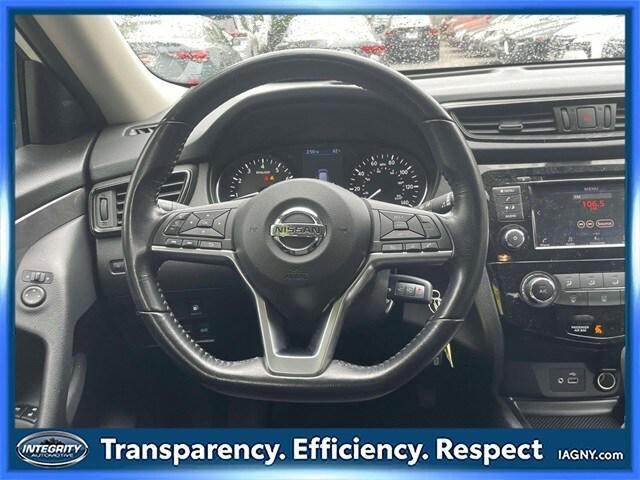 Photo of 2020 Glacier White Nissan Rogue