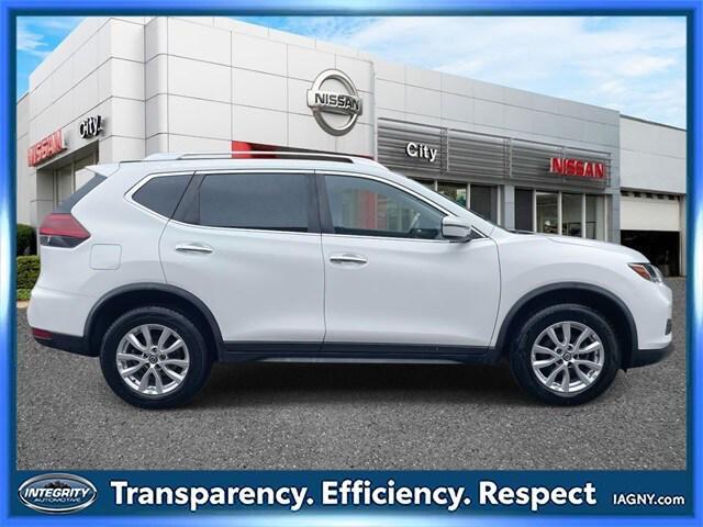 Photo of 2020 Glacier White Nissan Rogue
