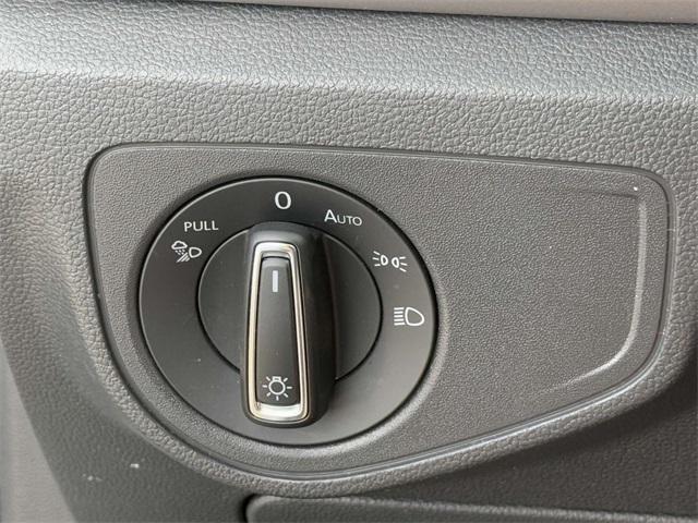 Photo of 2021 Pure White Volkswagen Atlas