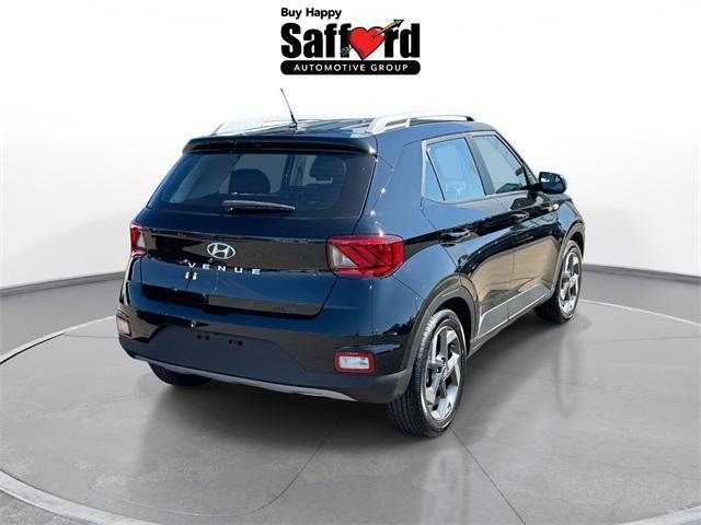 Photo of 2025 Onyx Black Hyundai VENUE
