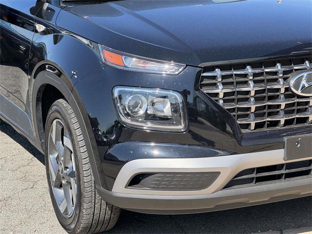 Photo of 2025 Onyx Black Hyundai VENUE