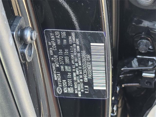 Photo of 2025 Onyx Black Hyundai VENUE