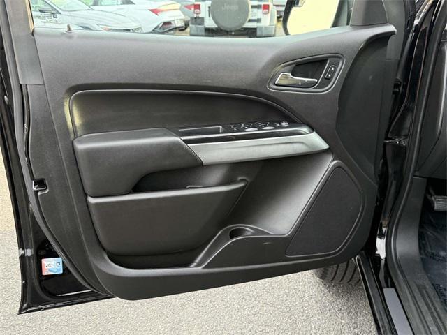 Photo of 2016 Black Chevrolet Colorado
