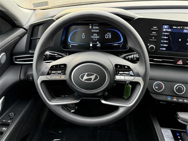 Photo of 2025 Abyss Black Hyundai ELANTRA