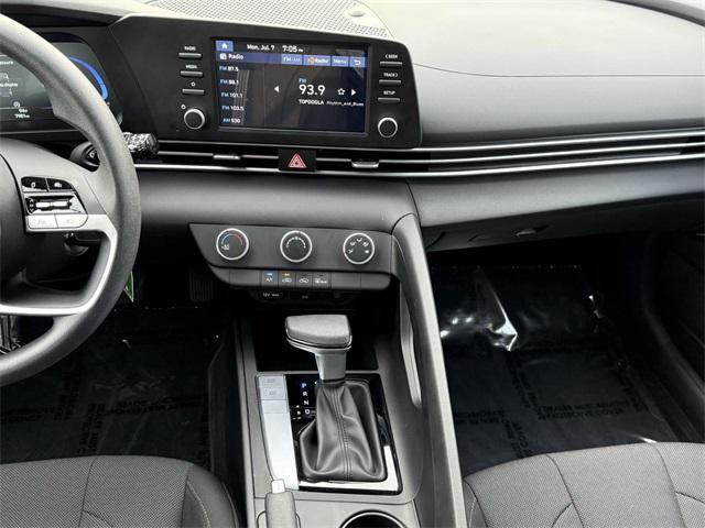 Photo of 2025 Abyss Black Hyundai ELANTRA
