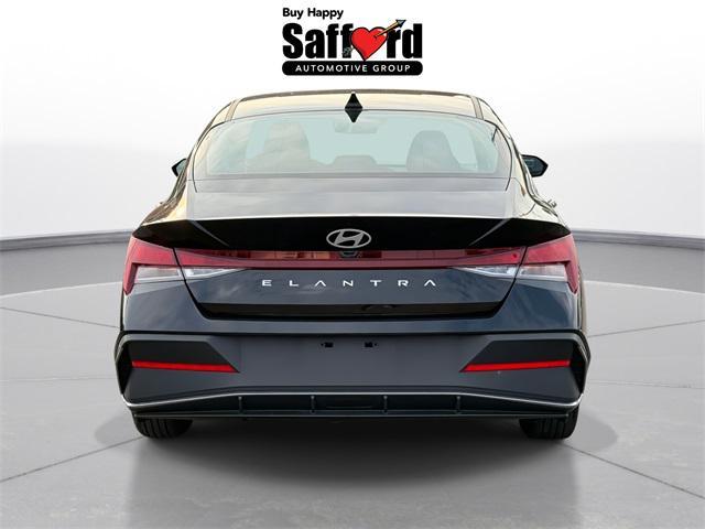 Photo of 2025 Abyss Black Hyundai ELANTRA