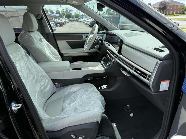 Photo of 2025 Phantom Black Hyundai SANTA FE
