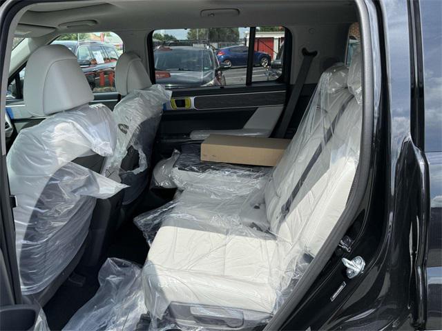Photo of 2025 Phantom Black Hyundai SANTA FE
