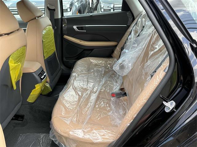 Photo of 2025 Abyss Black Hyundai SONATA Hybrid