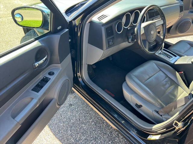 Photo of 2005 Black Dodge Magnum