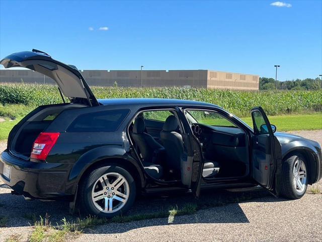 Photo of 2005 Black Dodge Magnum