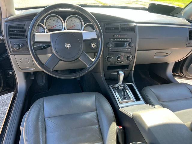 Photo of 2005 Black Dodge Magnum