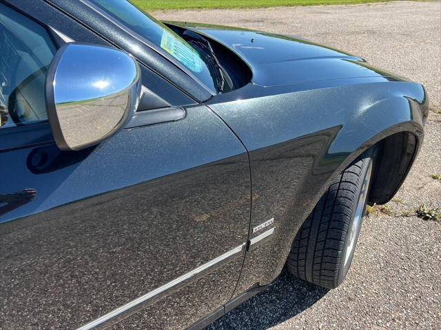 Photo of 2005 Black Dodge Magnum