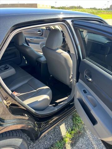 Photo of 2005 Black Dodge Magnum