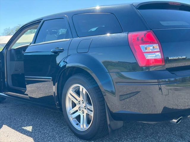 Photo of 2005 Black Dodge Magnum