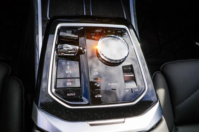 Photo of 2025 Oxide Grey Metallic BMW 740