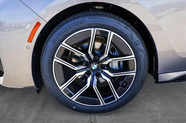 Photo of 2025 Oxide Grey Metallic BMW 740