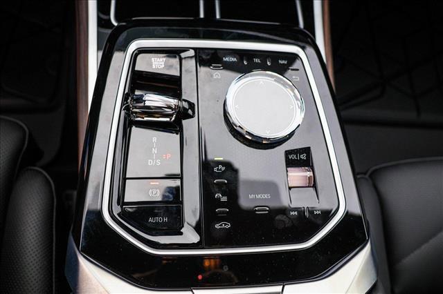 Photo of 2025 Black Sapphire Metallic BMW 740