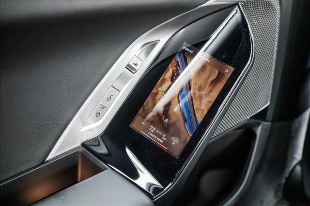 Photo of 2025 Black Sapphire Metallic BMW 740