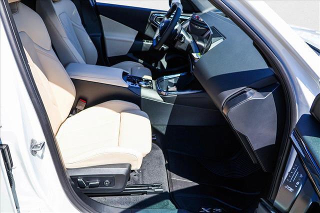 Photo of 2025 Mineral White Metallic BMW X3
